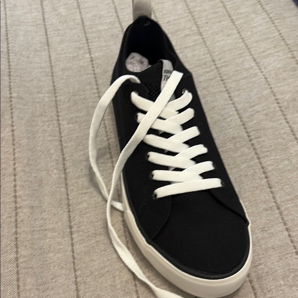 Kenneth Cole Reaction Black and White Sneakers